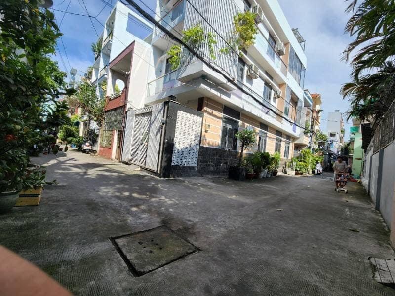 Đất thổ cư rộng 134m2, Hẻm xe hơi Quận 8, có sẵn nhà cấp 4, liền kề Quận 1