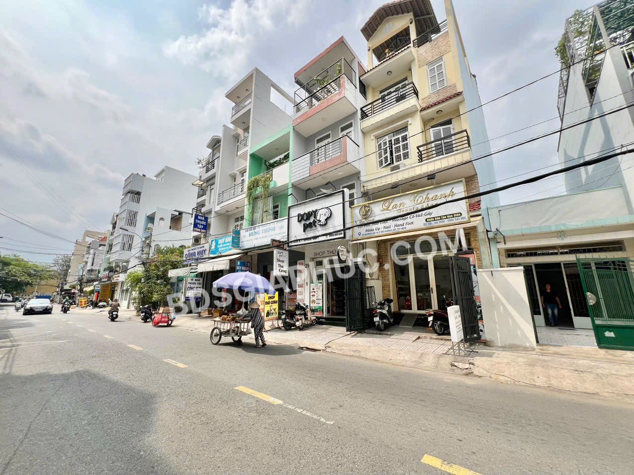 BÁN NHÀ CẤP 4 MẶT TIỀN KD ĐS 15 CẠNH CHỢ TÂN QUY - 14.2 TỶ