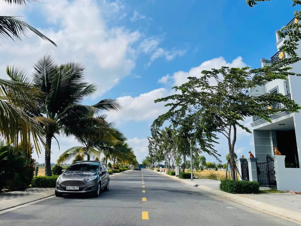 cần bán gấp lô đất 100m2 liền kề dự án ECo Retreat