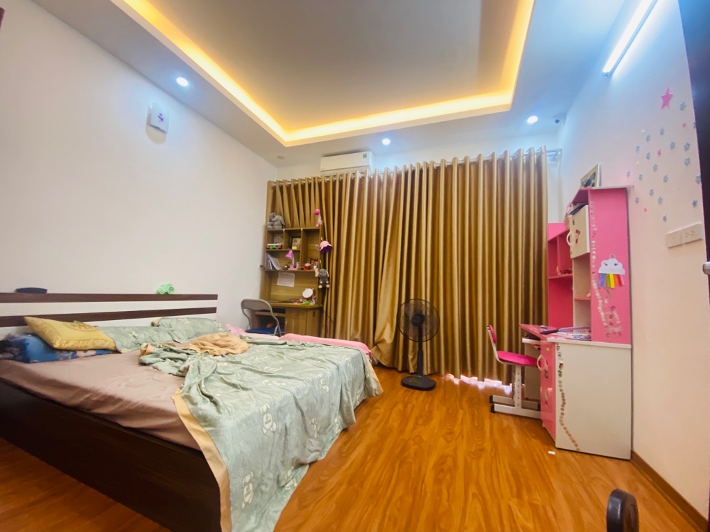 Siêu hiếm đại từ bán nhà 4 tầng long lanh dân xây ở ngay hoàng mai