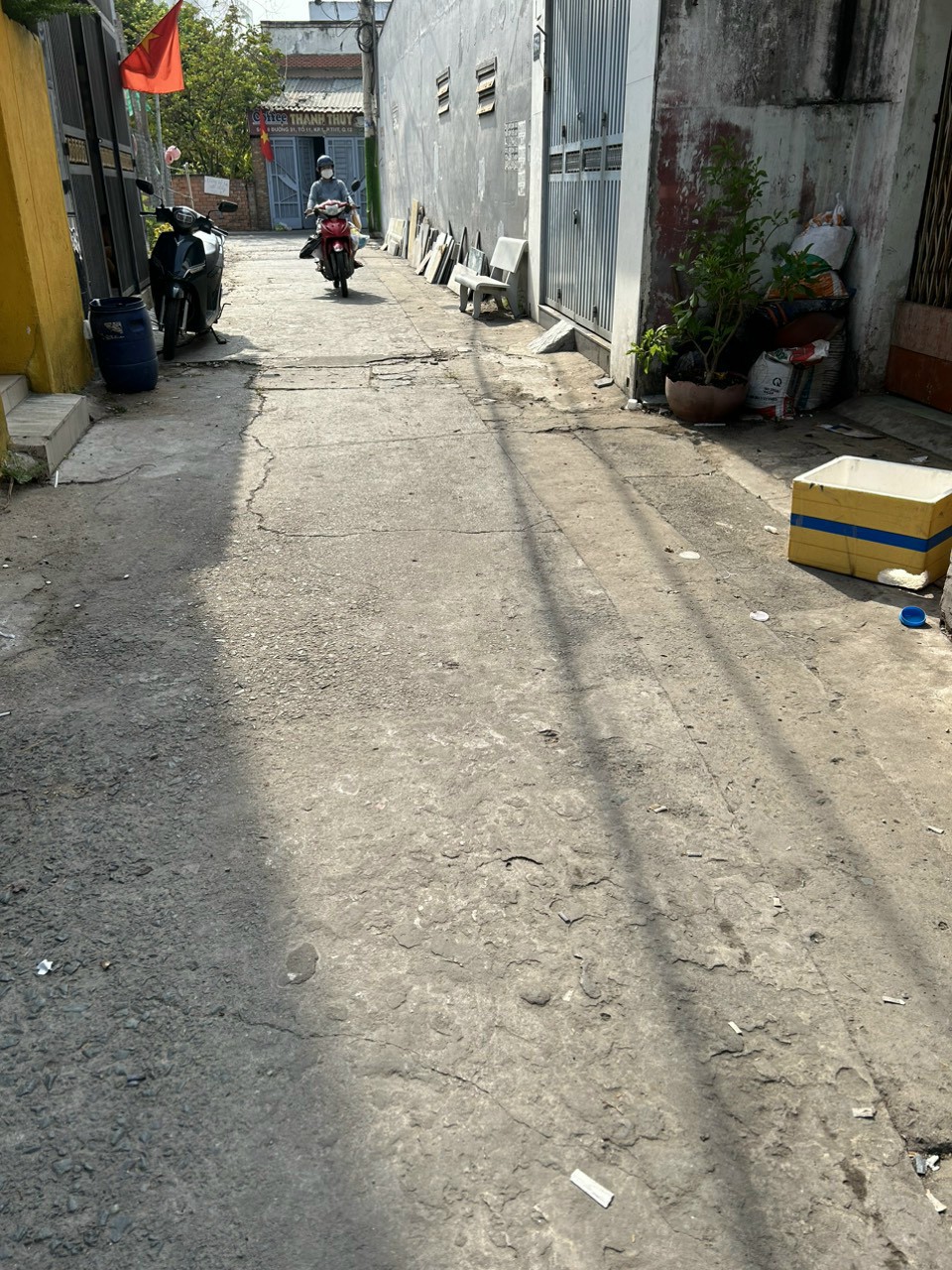 Nhà 1 trệt 2 lầu xây dựng rất hầm hố,  sổ hồng riêng, gần chợ cây sộp, an sương