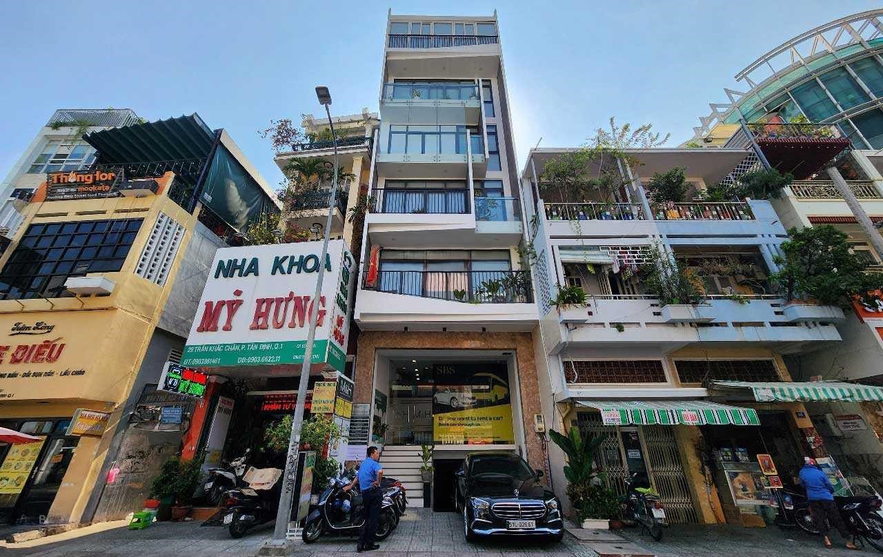 Bán gấp MT Trần Quang Khải - Trần Khắc Chân, P. TĐ, Q1. 6x15m. hầm + 6 tầng. 43