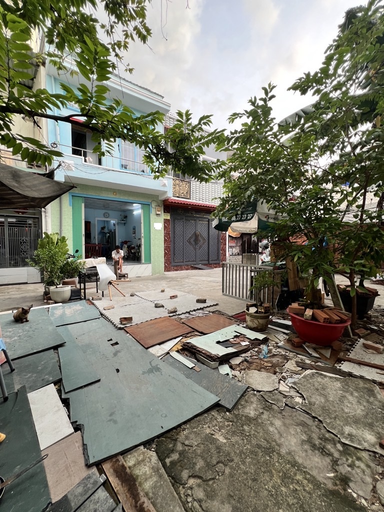 Bán đất Huỳnh Tấn Phát (liền kề Phú Mỹ Hưng); 50m2; tiện xây mới; sổ đỏ cầm tay