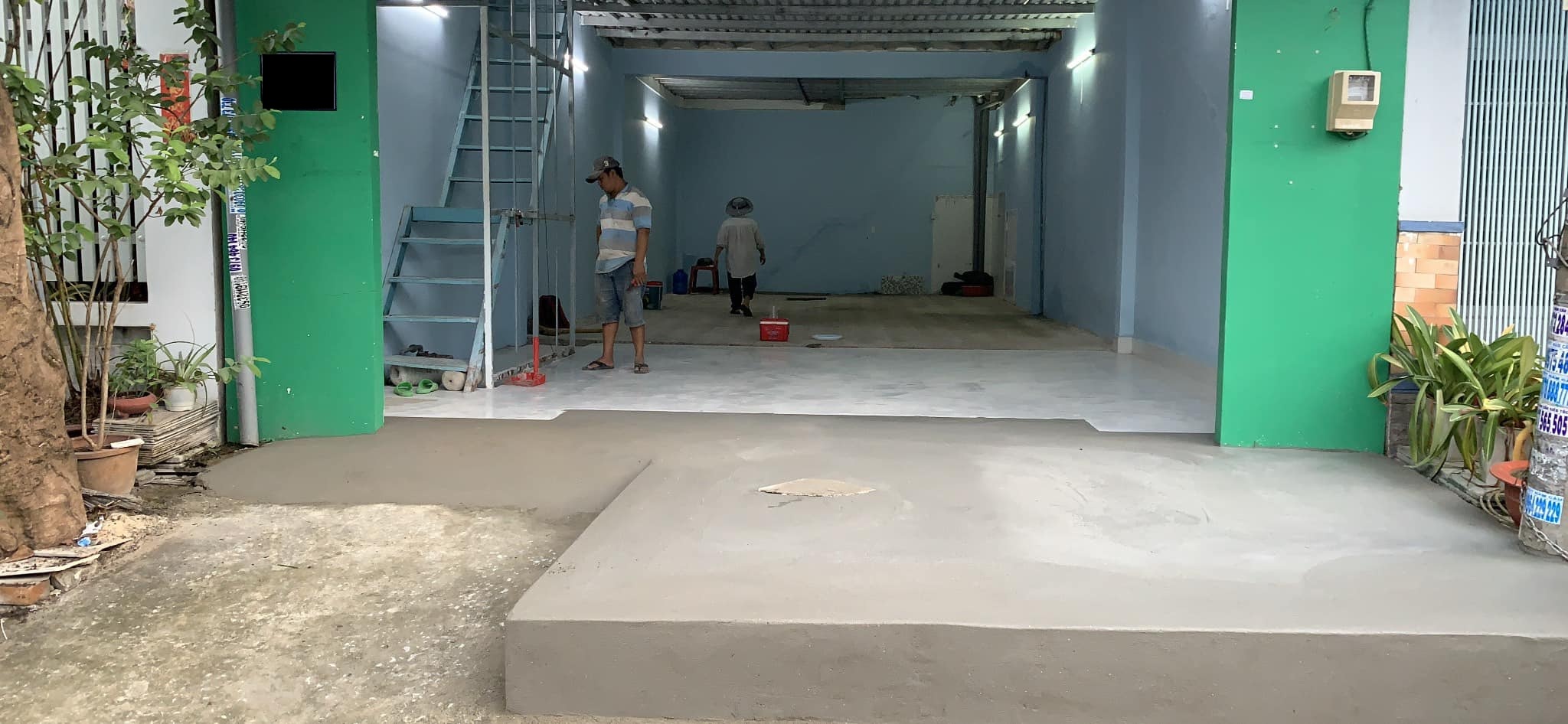 Bán ĐẤT mặt tiền Tặng nhà rộng 96m2, tiện xây mới hoặc cho thuê, Bình Hưng