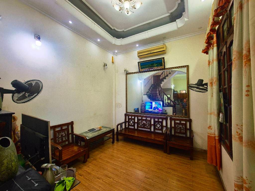 Bán nhà mặt phố nguyễn khoái 3 tầng dân xây 45M lô góc ô tô tránh kinh doanh hai