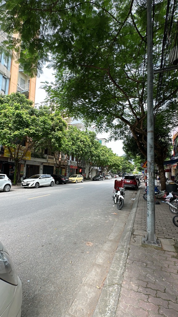 Bán nhà mặt phố trạm siêu hiếm 6 tầng thang máy long lanh long biên