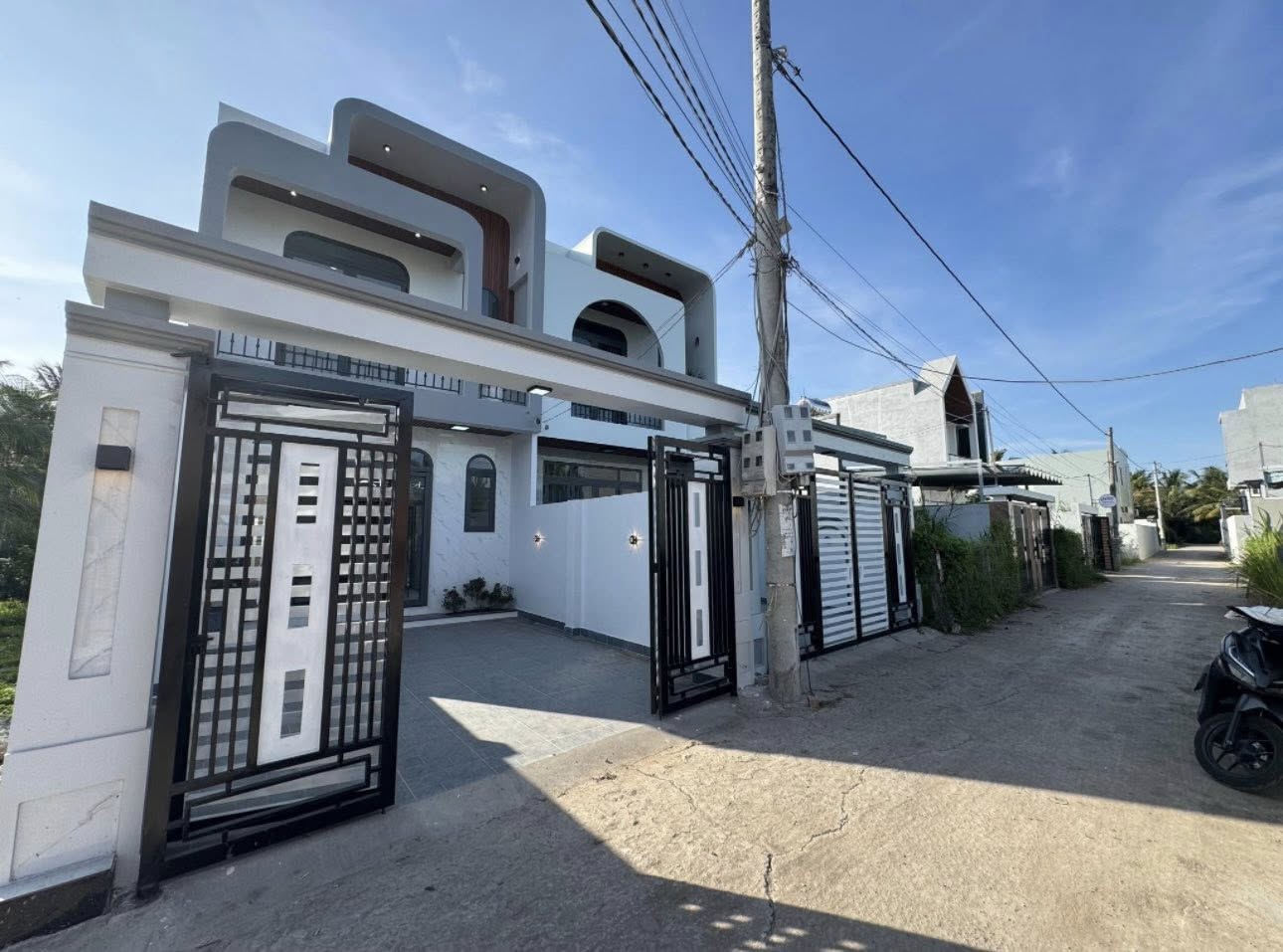 CHÍNH CHỦ BÁN NHÀ MỚI XÂY MT ĐT 826 – CẦN ĐƯỚC – LONG AN – 90m² - 2.3 TỶ