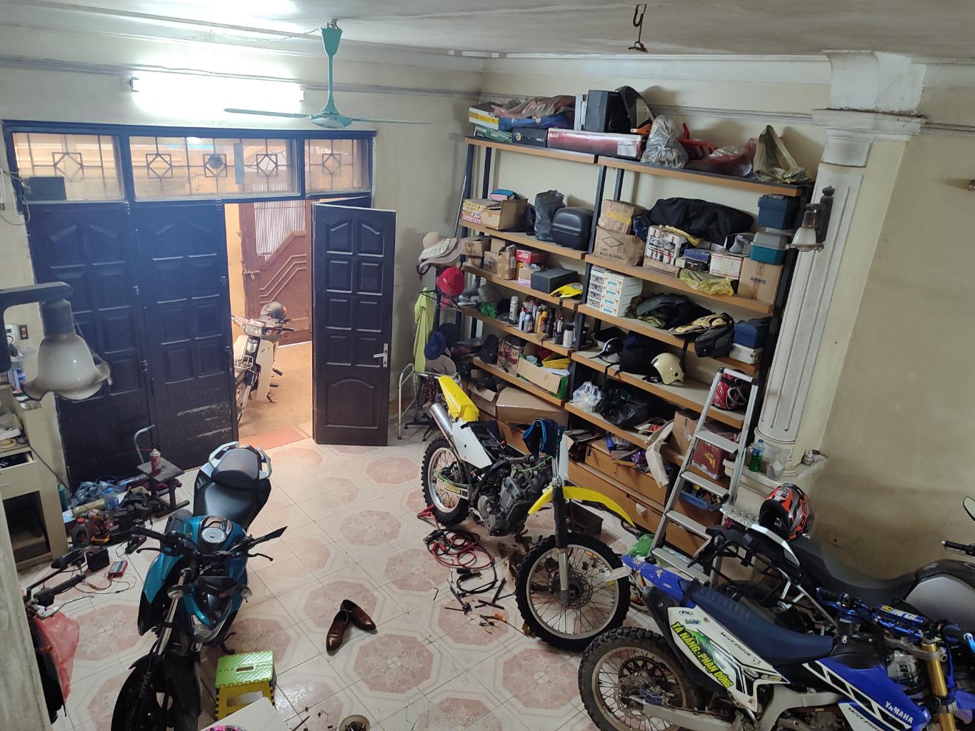 Bán 102M tặng nhà ô tô kinh doanh đường hoàng mai