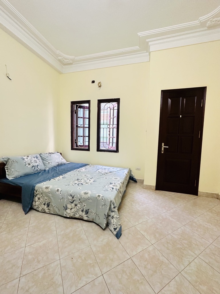 Bán nhà giáp bát 5 tầng long lanh ở ngay hoàng mai