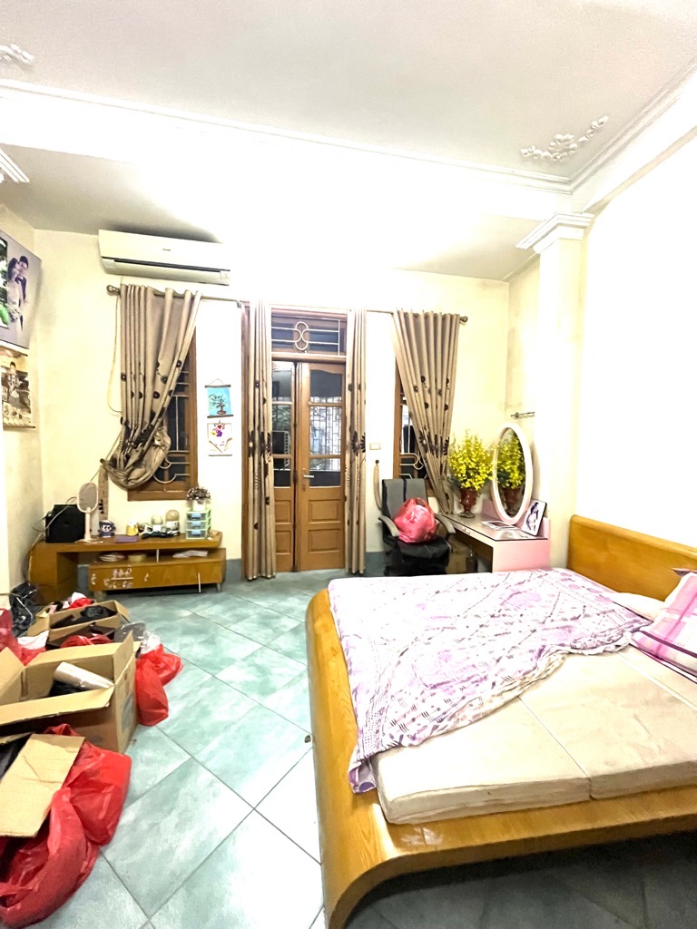 Bán 62M mặt phố tam khương tôn thất tùng tặng nhà đống đa