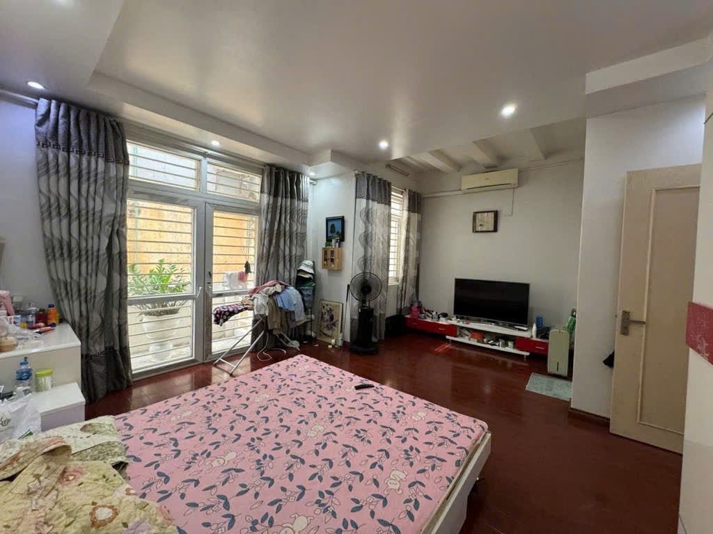 Bán nhà lạc trung 6 tầng long lanh dân xây phân lô ô tô tránh vào nhà hai bà trư