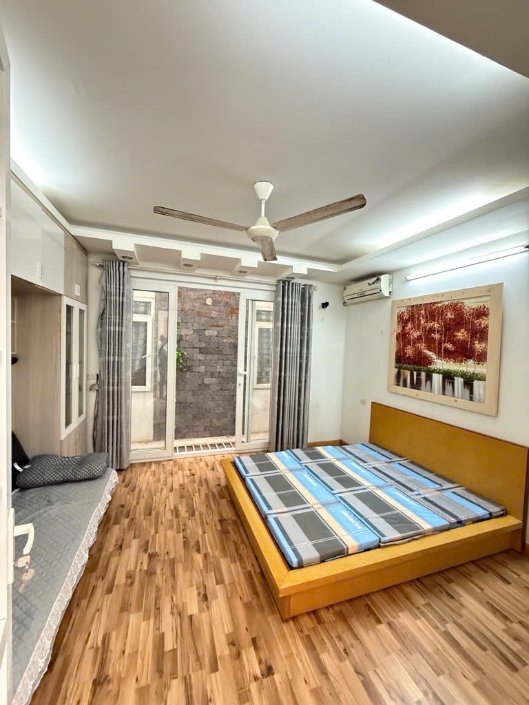 Ba Đình – 5 tầng ô chờ thang máy – full gỗ tự nhiên – 10m ra phố