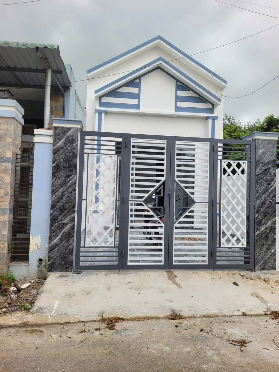 Bán căn cấp 4 gần uỷ ban bình lợi (cũ) phường tân triều .  Diện tích : 80m2.