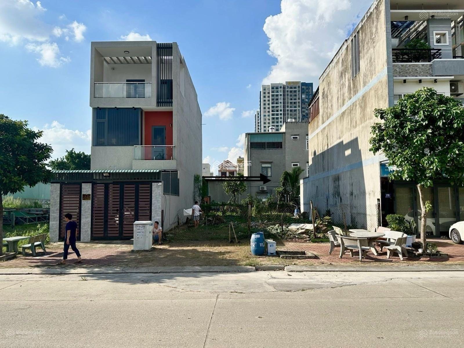 Cần ra gấp lô 250m2,Giá 1 tỷ6, gần UBND Long Phước, trên đường T1 vào sân bay LT