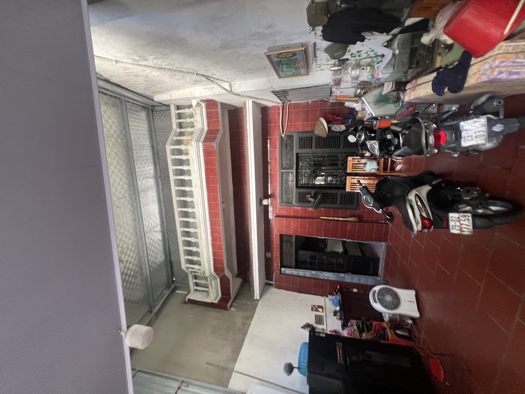 Bán 102M lãng yên tặng nhà phân lô ô tô tránh vào ra 2 thoáng hai bà trưng