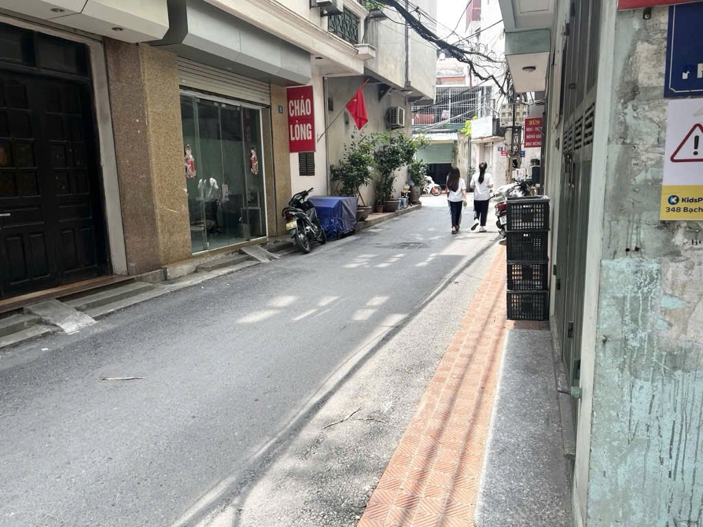 Hồng mai bán 60M tặng nhà lô góc ô tô vào đất hai bà trưng