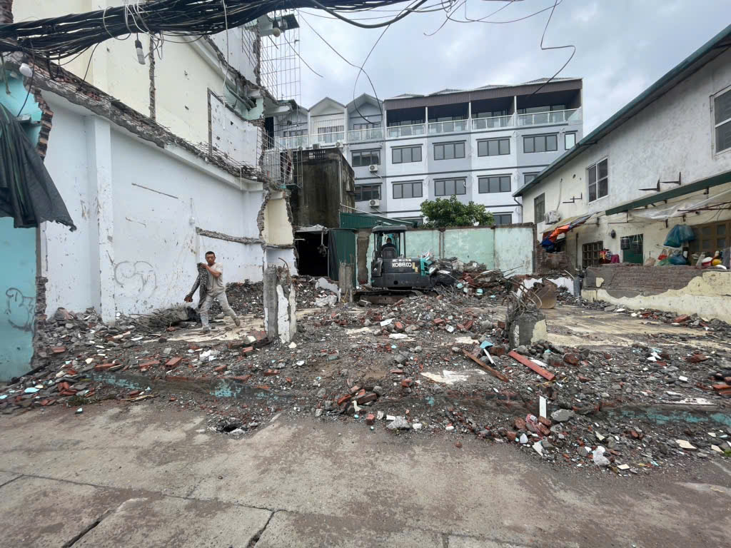 Bán đất dương văn bé 119M ô tô vào đất 1 nhà ra phố hai bà trưng