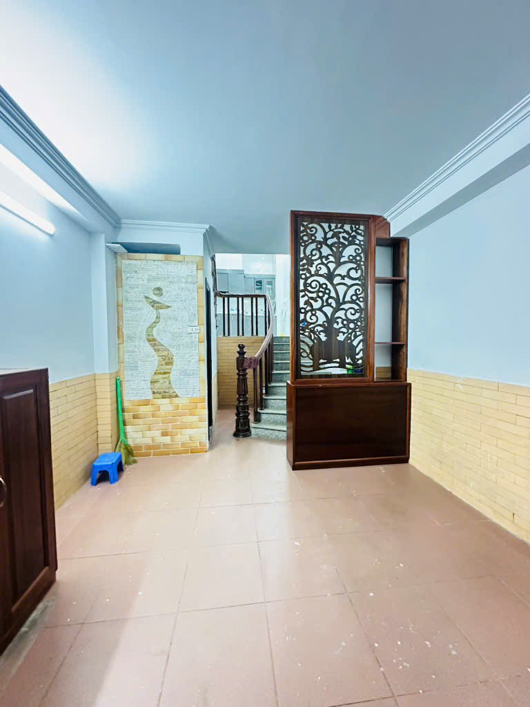 Hiếm Tây Hồ – Nhà đẹp Nguyễn Hoàng Tôn, 31m², sổ đỏ chính chủ, giá 8 tỉ!