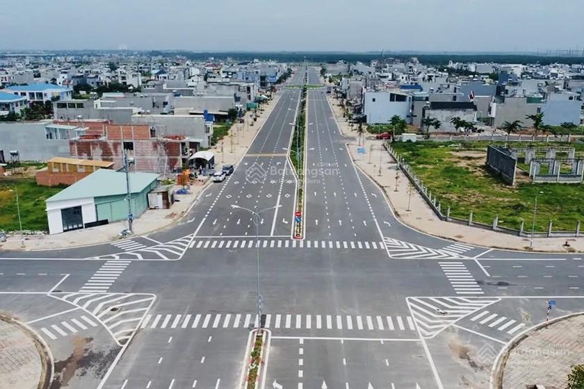 Cần bán lô đất 100m2 nằm ngay đường nhựa 12m, kế bên khu tái định cư SBLT