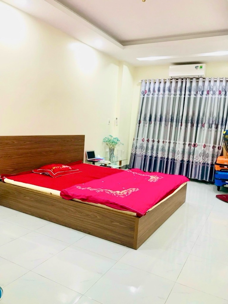 Bán nhà ngũ nhạc 5 tầng ô tô đỗ cửa vào nhà hoàng mai