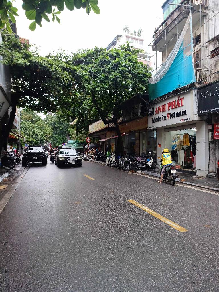 Mặt phố mai hắc đế bán 120M đất lô góc hai bà trưng