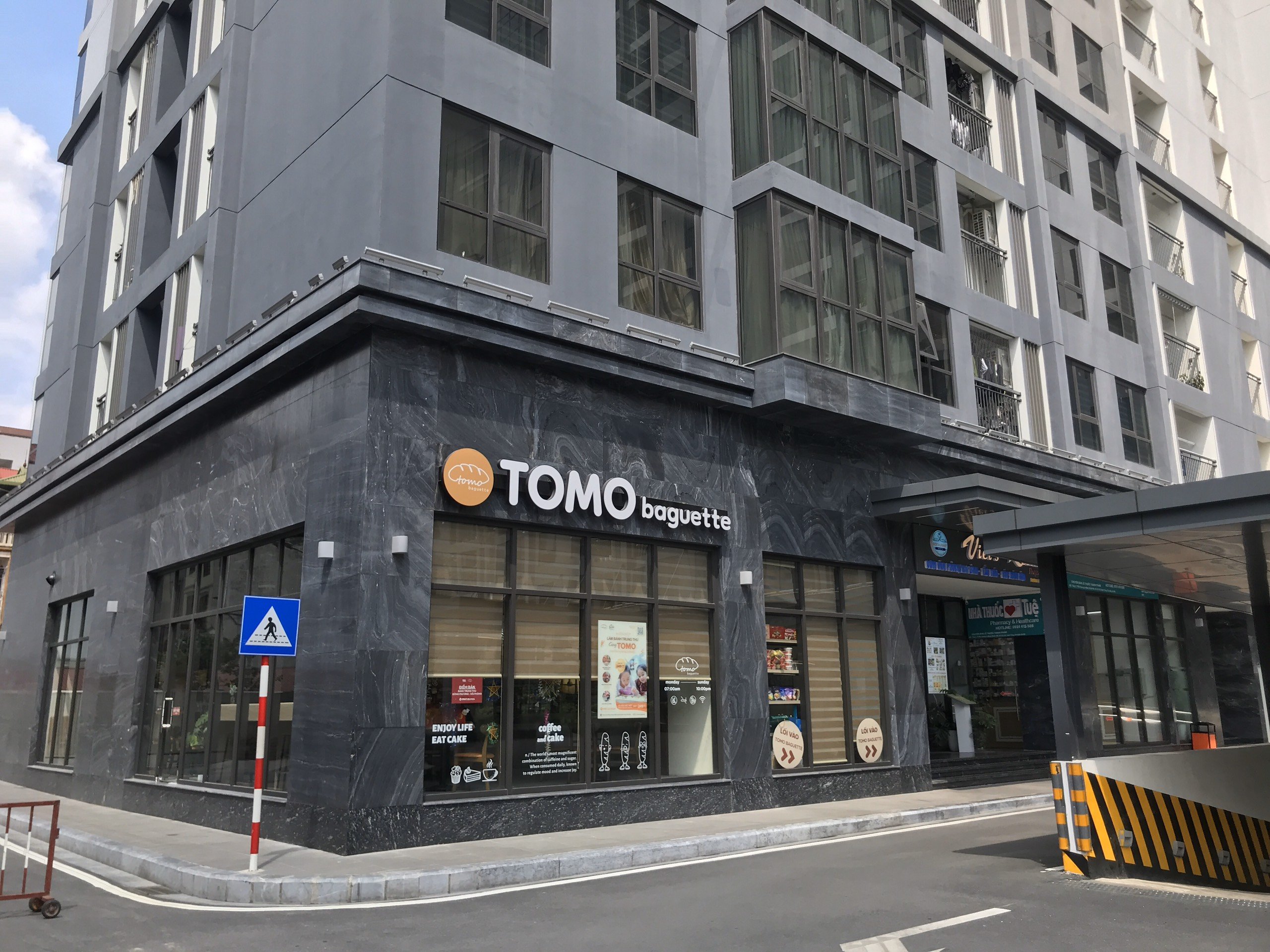 Cho thuê MB thương mại DT110m2 tại chân đế tòa Mipec 360 Xuân Thủy,Cầu Gíây