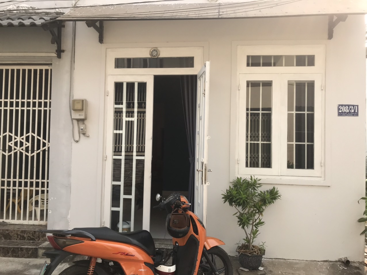 Nhà Quận 9 Gía Rẻ, Nở hậu c1o giếng trời thoáng mát, Xe hơi tận cửa