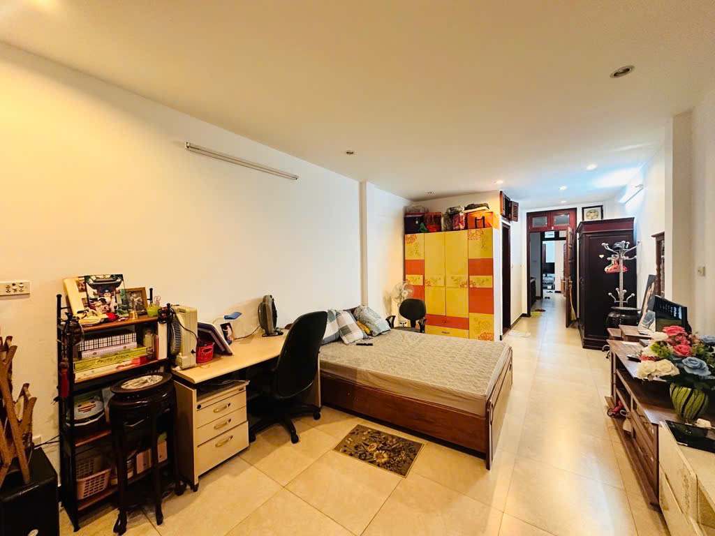 Bán 67m lãng yên tặng nhà phân lô ô tô tránh vào nhà hai bà trưng