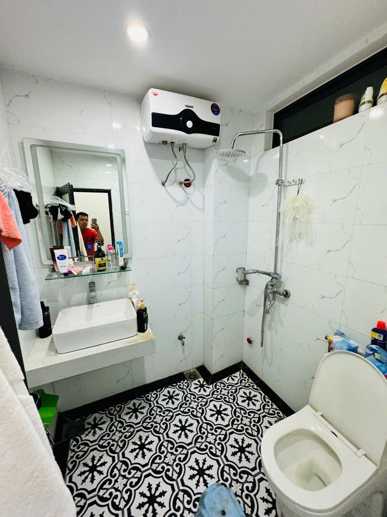 Cần bán nhà lô góc cực hiếm – khu quân đội Lạc Long Quân – full đồ, dọn về ở nga