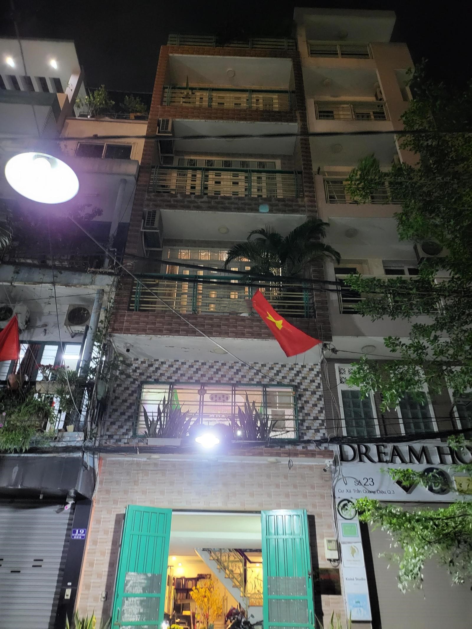 Bán gấp nhà khu Cư xá Trần Quang Diệu, Q3. 4.5x14m. 5 tầng. Giá 18,8 tỷ TL