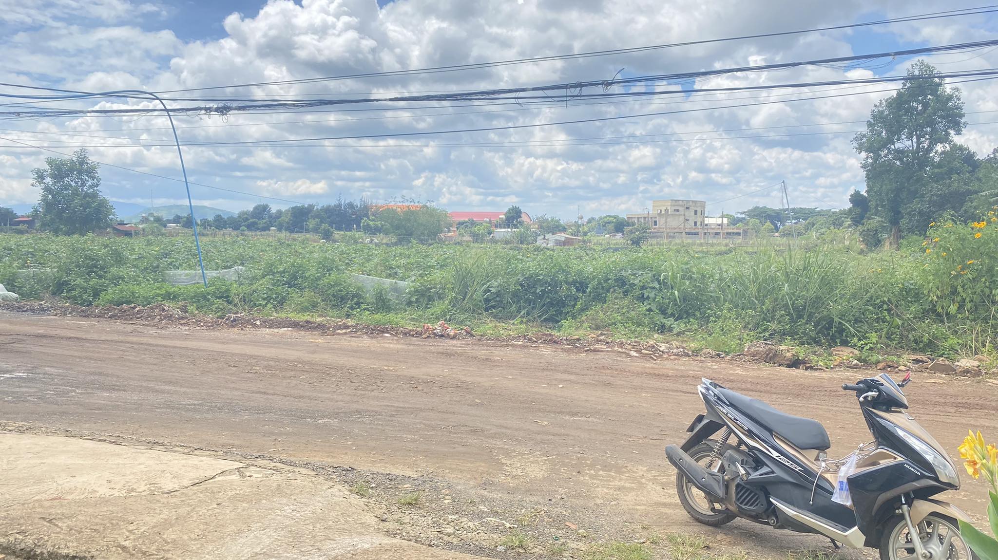 Bán lô đất mặt tiền đường Bà Triệu, liên nghĩa đức trọng 4,3 tỷ