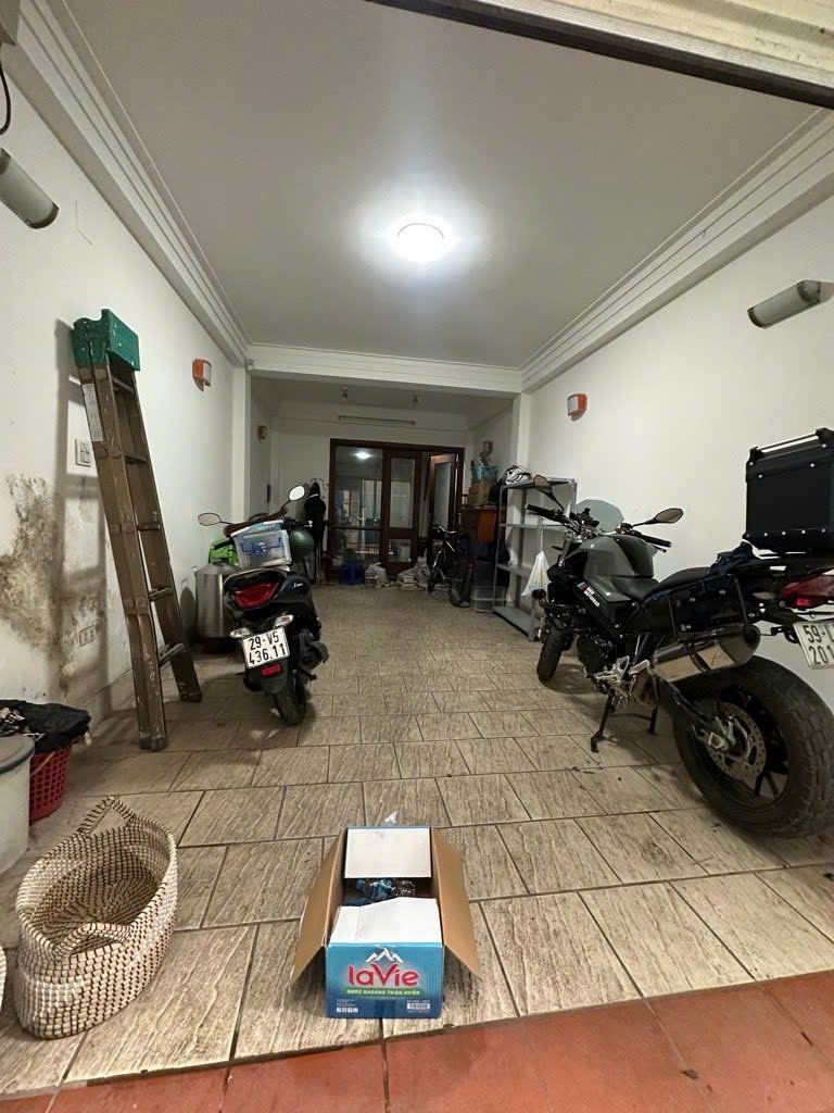 Bán nhà phương mai 5 tầng dân xây phân lô ô tô tránh vào nhà kinh doanh đống đa