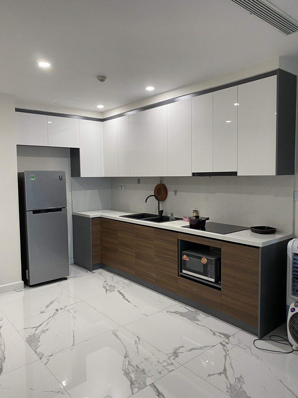 chcc cao cấp  không sử dụng Sunshine center, căn góc - 16 phạm hùng, Nam từ Liêm