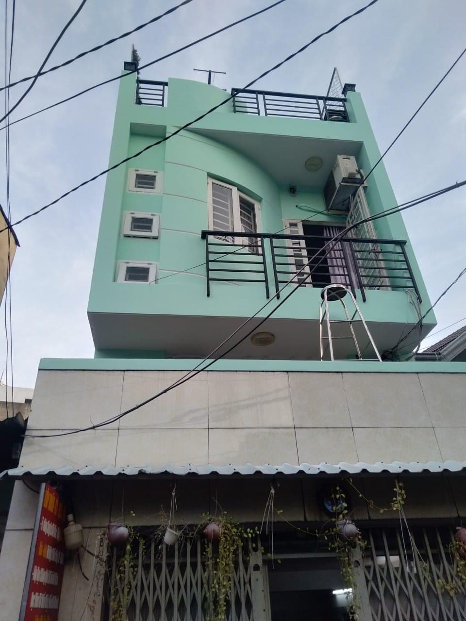 Nhà xinh 1 lửng 1 lầu có 3 phòng ngủ gần cầu vượt quang trung