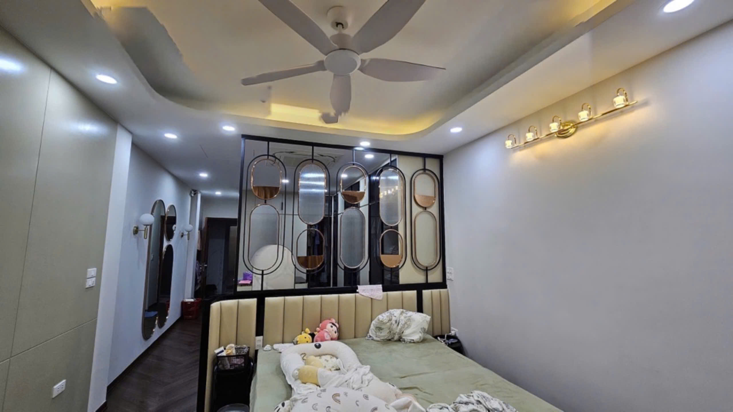 Bán nhà minh khai 6 tầng thang máy long lanh phân lô ô tô tránh kinh doanh HBT