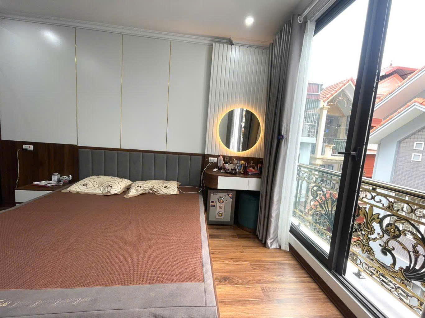 Siêu phẩm Lạc Long Quân – Nhà phân lô 7 tầng mới xây, oto vào nhà – Chỉ hơn 13 t