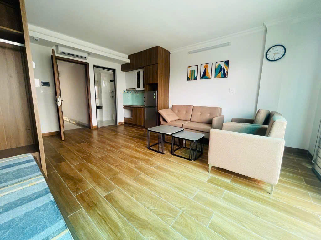 Lô góc, 3 thoáng, oto tránh — Tài sản vững bền hiếm có tại Lạc Long Quân
