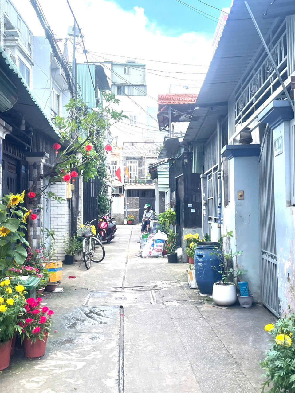 Chỉ 1 tỷ 750 tr nhà đẹp 1 trệt 2 lầu ngay cầu vượt tân thới hiệp q12