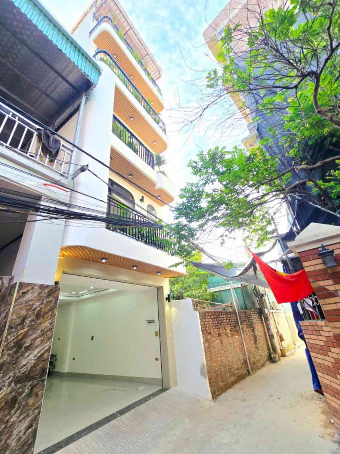 BÁN NHÀ NGUYỄN VĂN LINH – LONG BIÊN - Hàng đẹp hiếm – Thang máy – Gara ô tô – Ở