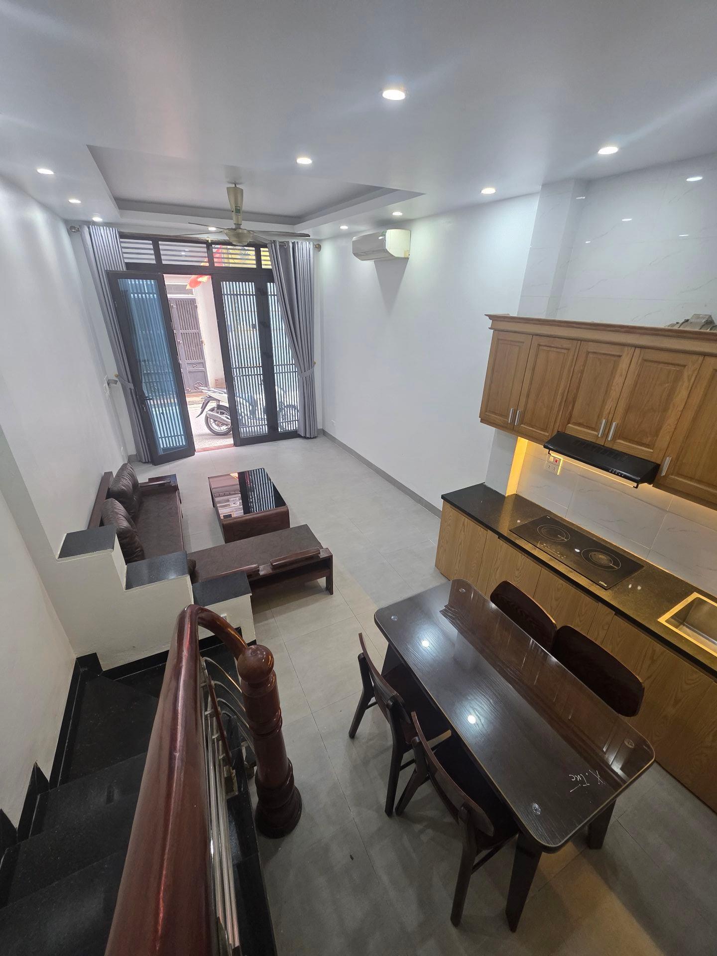 BÁN NHÀ - ĐỨC GIANG - VIỆT HƯNG - NHÀ 5 TẦNG DÂN XÂY CHẮC CHẮN - MẶT NGÕ Ô TÔ