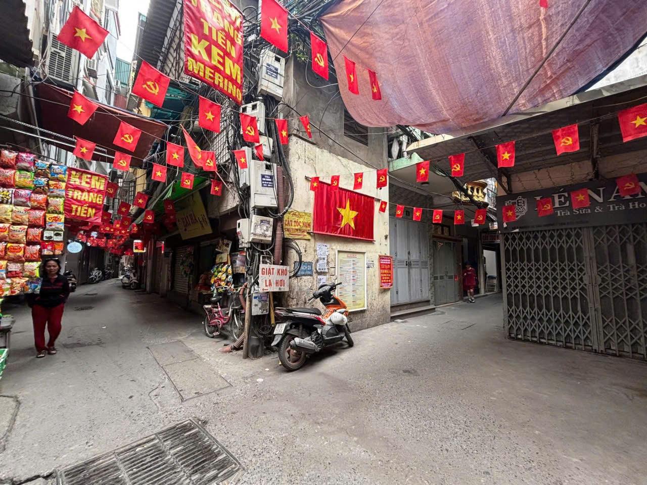 3.9  TỶ - HÀNG NHỎ HIẾM CÓ KHÓ TÌM-SỔ ĐỎ HOA HẬU , MẶT TIỀN 4M- CHỈ 2NGOẶT RA