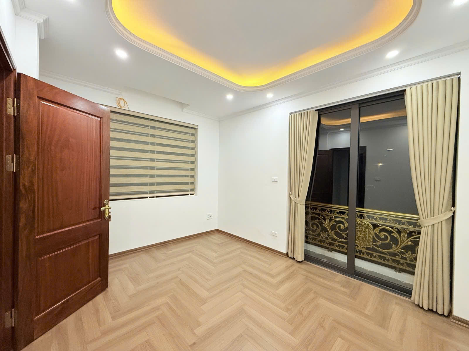 Bán nhà minh khai 6 tầng thang máy long lanh lô góc 3 ô tô tránh kinh doanh HBT