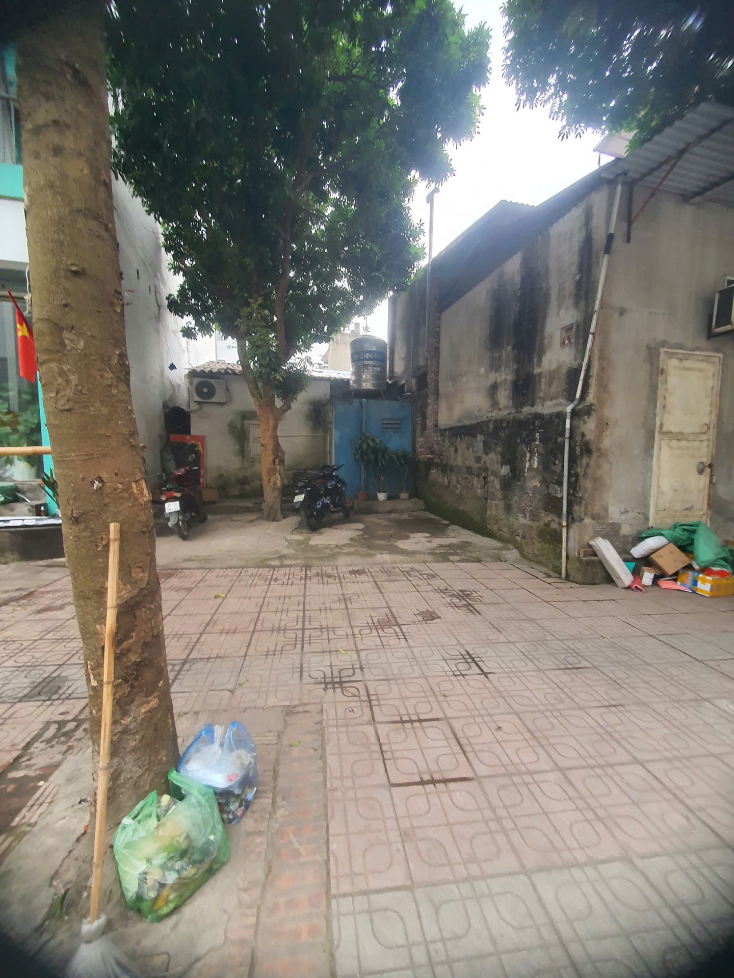 Tin thật Đối diện Biệt Thự Lý Sơn Long Biên 24 tỷ 90m vỉa hè rộng
