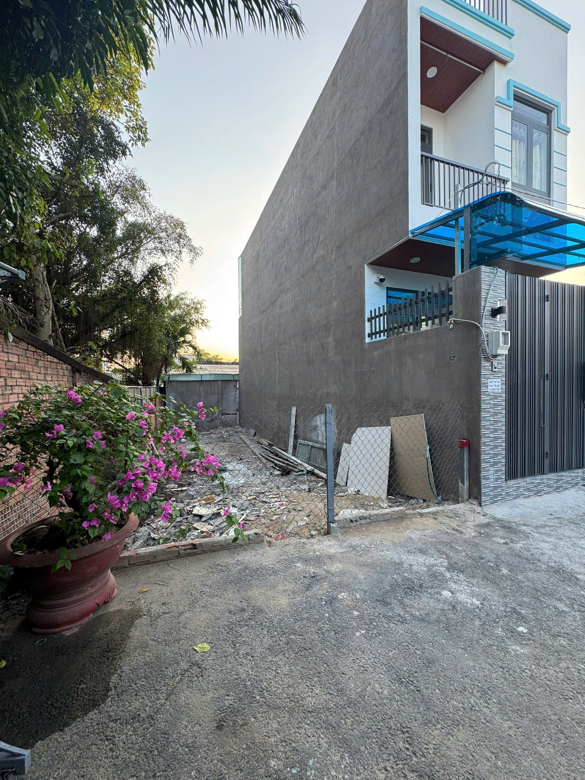 Lô đất gần Vinhomes Grand Park Q9- 68m2 – Nhỉnh 3 tỷ – Đường ôtô tránh –KDC bàn