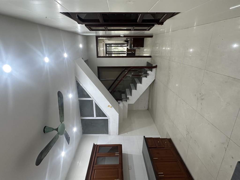 Mặt phố yên lạc bán 90M tặng nhà ô tô kinh doanh hai bà trưng