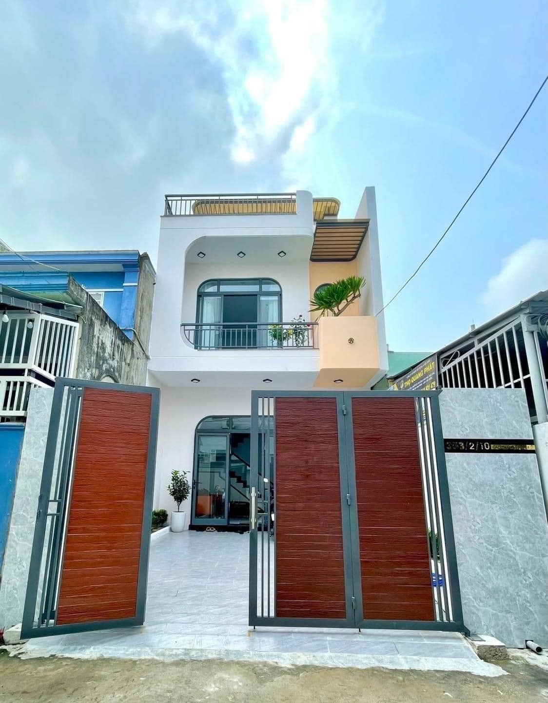 NHÀ 2 TẦNG 103M², SHR, SÂN Ô TÔ, FULL NỘI THẤT, KINH DOANH, 2.5 TỶ.