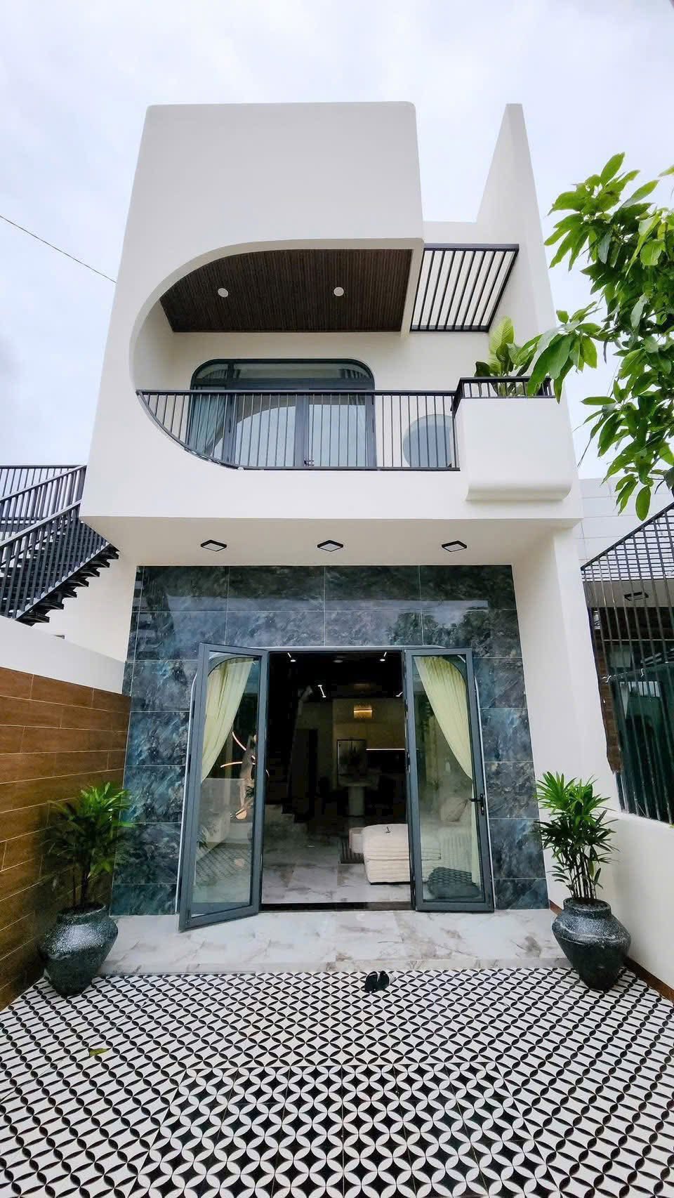 NHÀ 2 TẦNG 112M², SHR, HOÀN CÔNG, FULL NỘI THẤT, 2.6 TỶ, CÁCH CHỢ BC 15P.