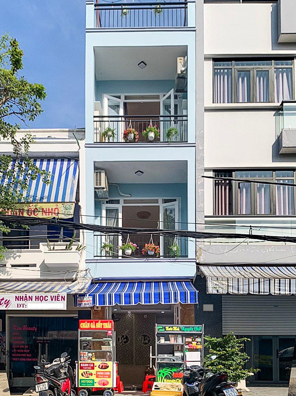 Bán nhà mặt tiền 4 Tầng Quận 7 GIÁ RẺ, Nội Thất rất xinh, kinh doanh sầm uất