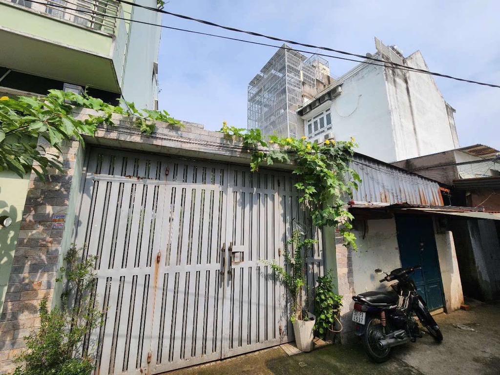Bán nhà Trần Xuân Soạn (xe hơi gần cửa); 52m2; tiện xây mới; sổ hồng