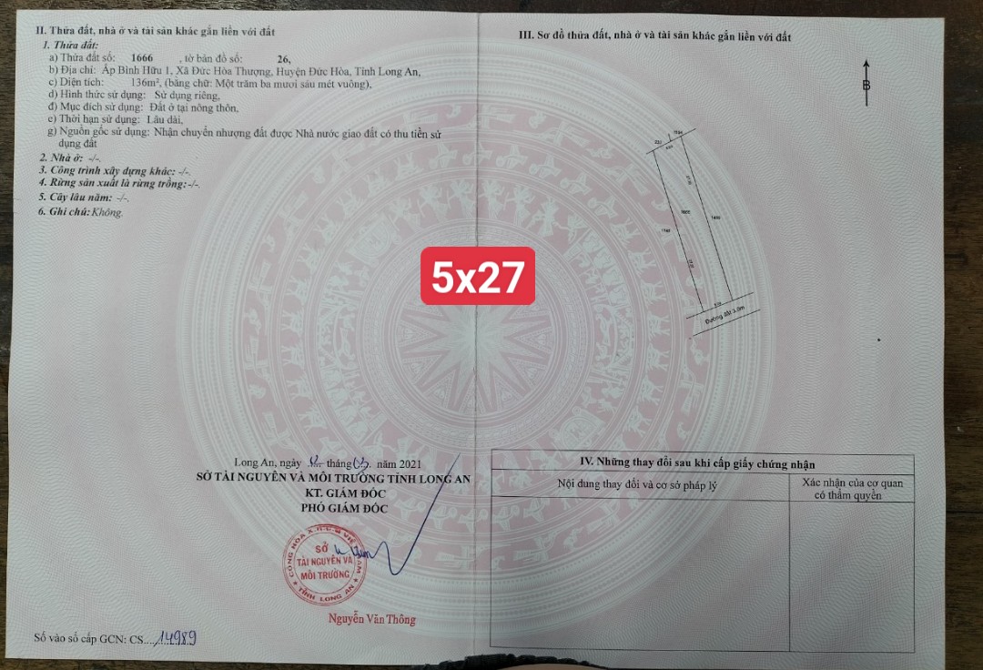 Bán gấp nền thổ 136m2, 2 mặt tiền,sổ sẵn, kv dân cư đông, đường xe hơi